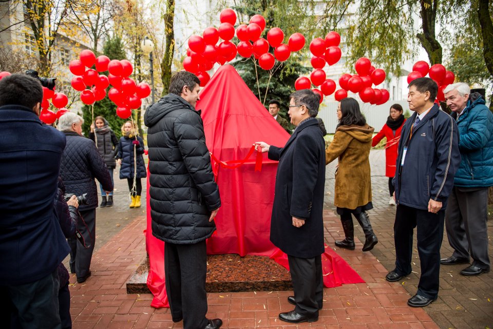 Открытие бюста Конфуция